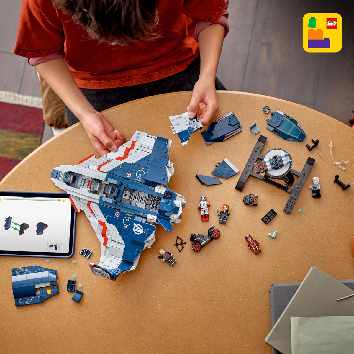 LEGO Marvel Avengers Quinjet minifigures included for movie-accurate hero play.