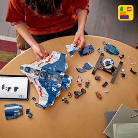 LEGO Marvel Avengers Quinjet minifigures included for movie-accurate hero play.