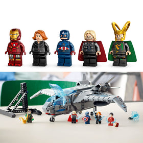 LEGO Marvel Quinjet minifigures pack with Black Widow, Thor, Iron Man, Captain America and Loki.
