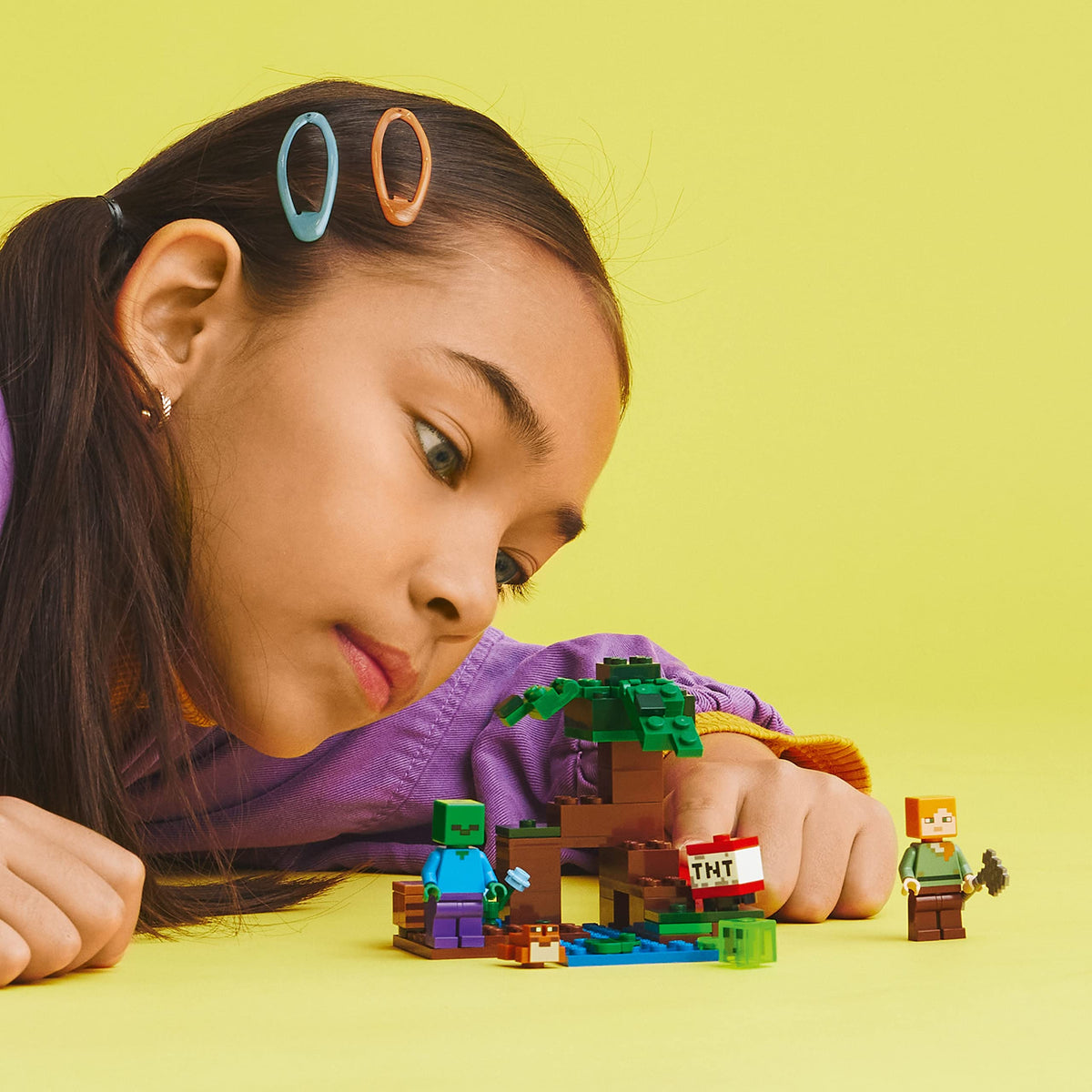 LEGO Minecraft The Swamp Adventure 21240: zombie figure adds action-filled encounters.