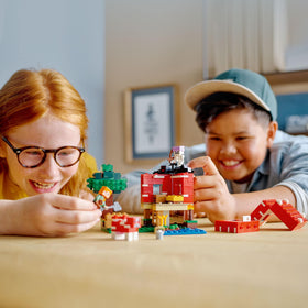 Reconfigurable chest and tree area in LEGO Minecraft The Mushroom House for flexible layouts.