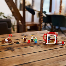 LEGO 40776 outdoor seating and Christmas tree for cozy seasonal scenes