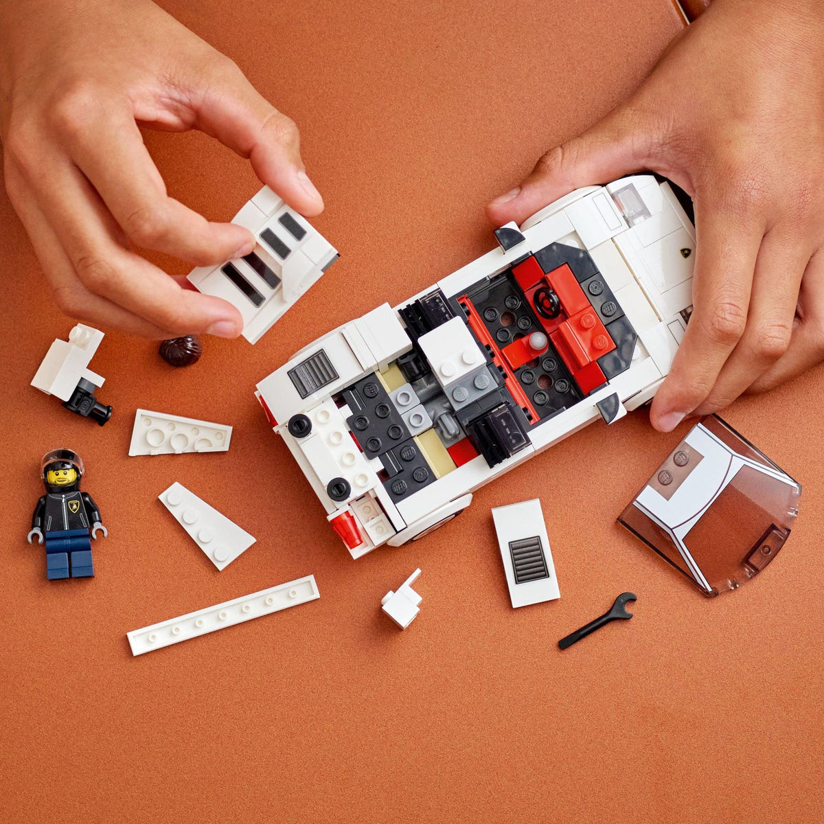 Lego Speed Champions Lamborghini Countach exterior details highlight iconic curves.