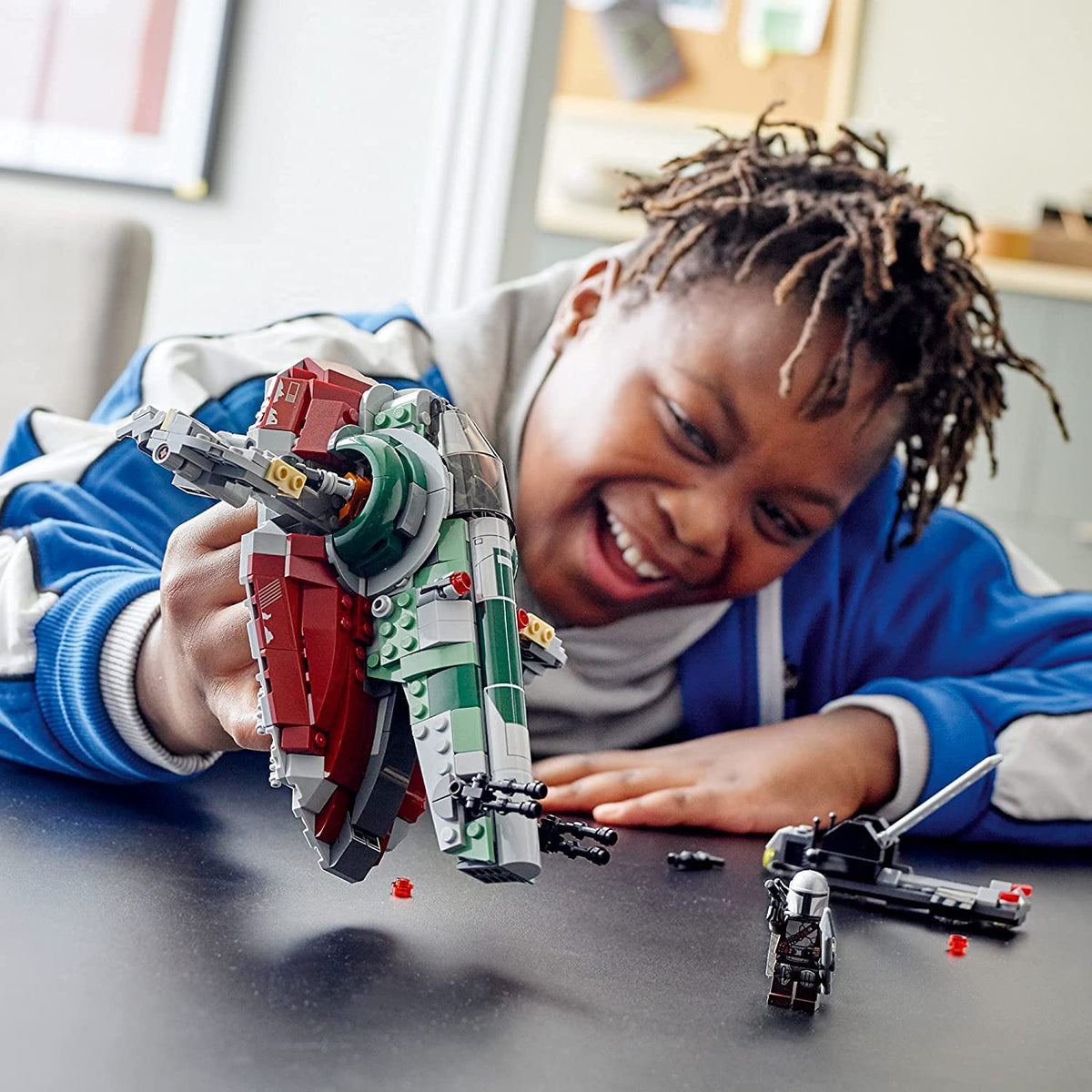 LEGO Boba Fett Starship top view highlights a sleek profile for storytelling.