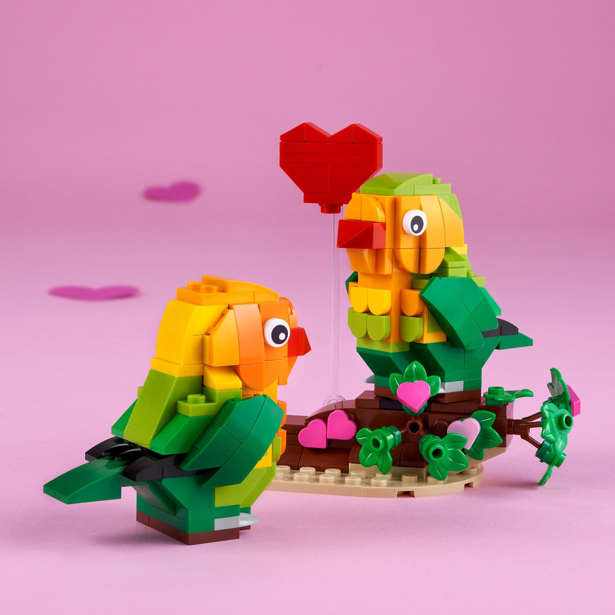 LEGO Valentine Lovebirds display model at 11.5 cm tall for shelves