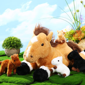 Lenwen family of horses set encourages creative pretend play at home