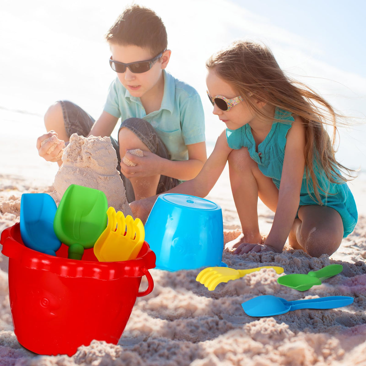 Colorful Lenwen set helps kids identify tools during beach games