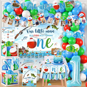 Lenyunge Ofishally One banner brightens the first birthday setup