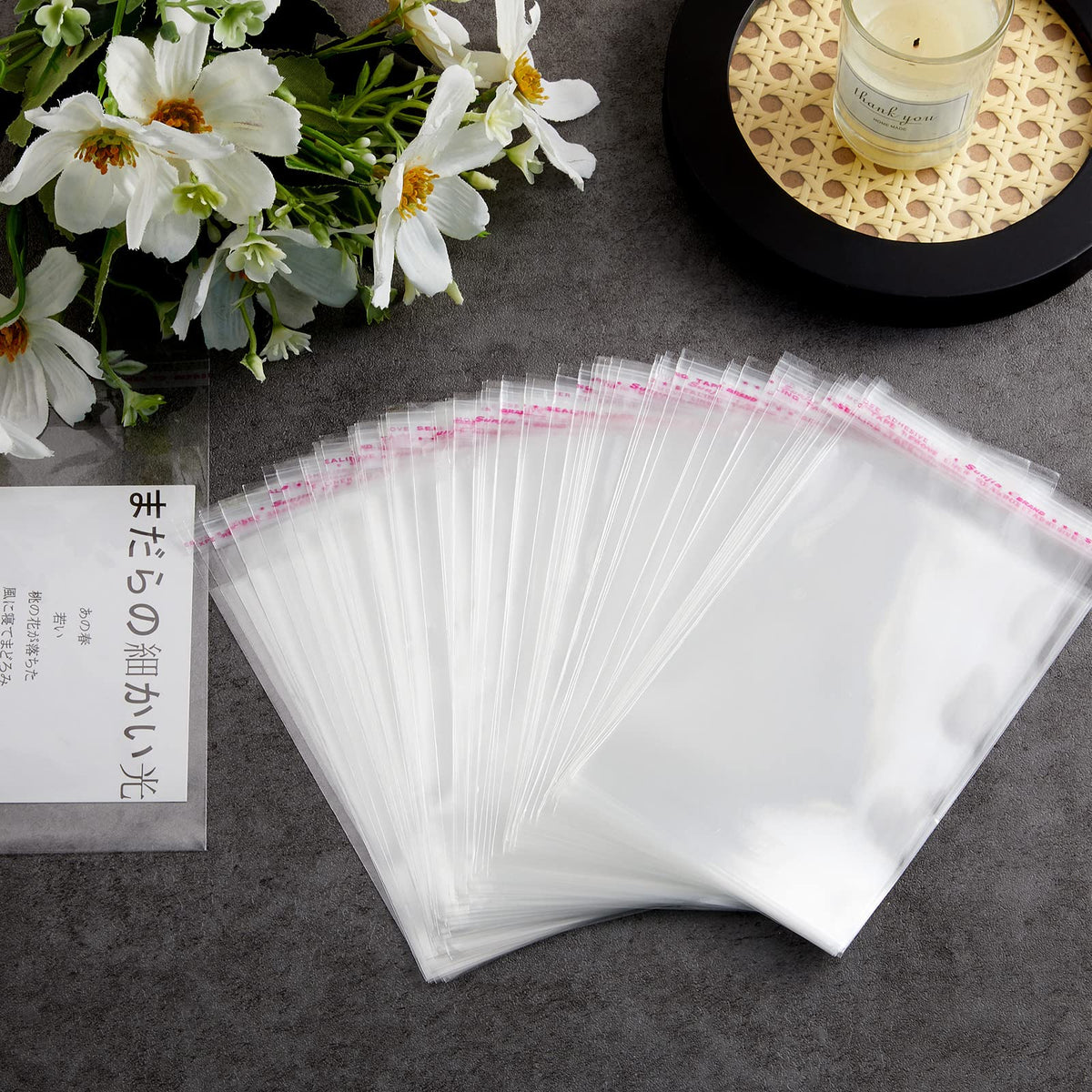 Lewtemi top-seal design enables quick resealing for collectors.