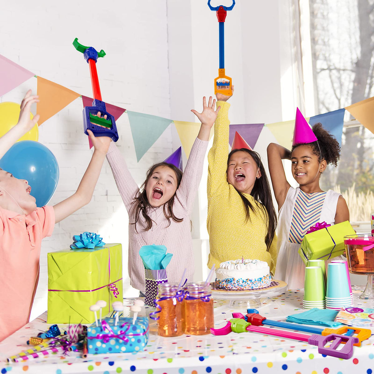 Lewtemi robot arm for kids supports hands-on exploration and pretend engineering play.