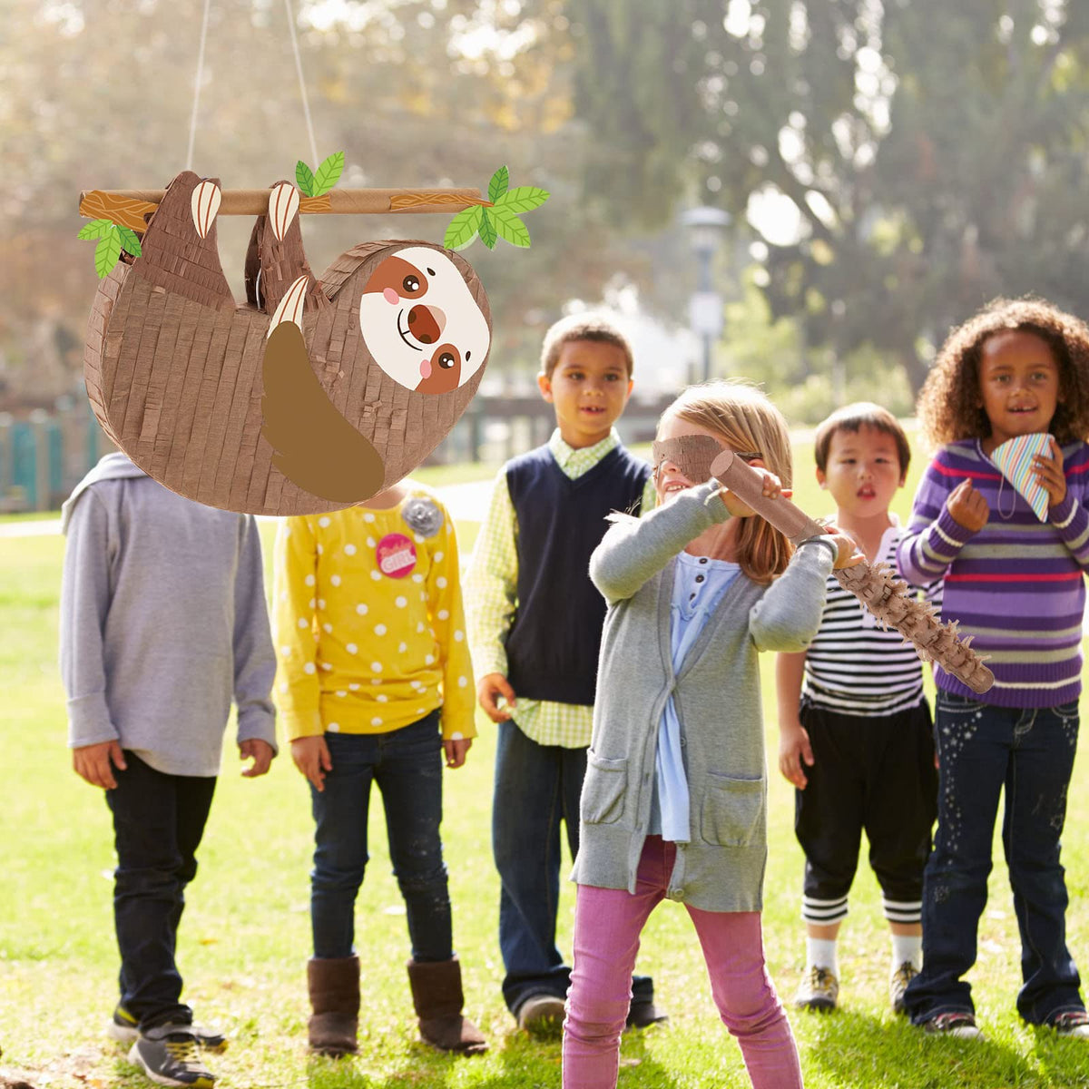 Lewtemi sloth pinata measures 40 by 35 cm