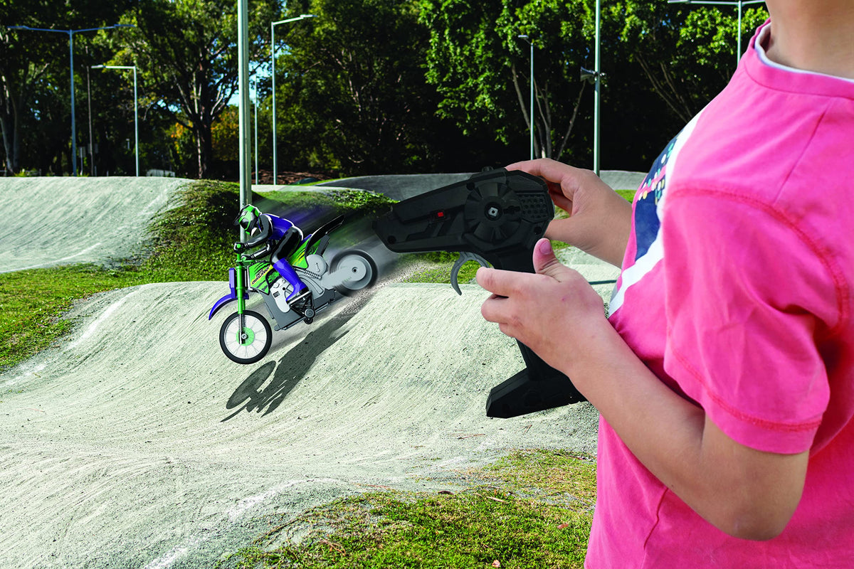 LEXiBOOK RC18 Crosslander during skids demonstrates thrilling maneuverability.