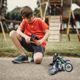 LEXiBOOK RC18 Crosslander suspension detail highlights smooth landings.