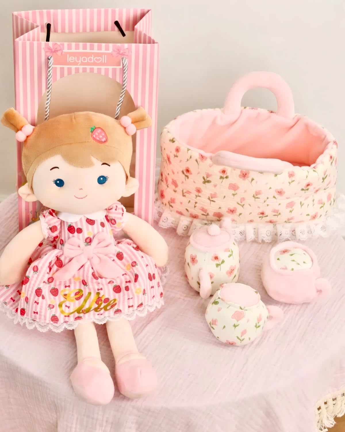 LeyaDoll imaginative play scene encourages storytelling during tea time.