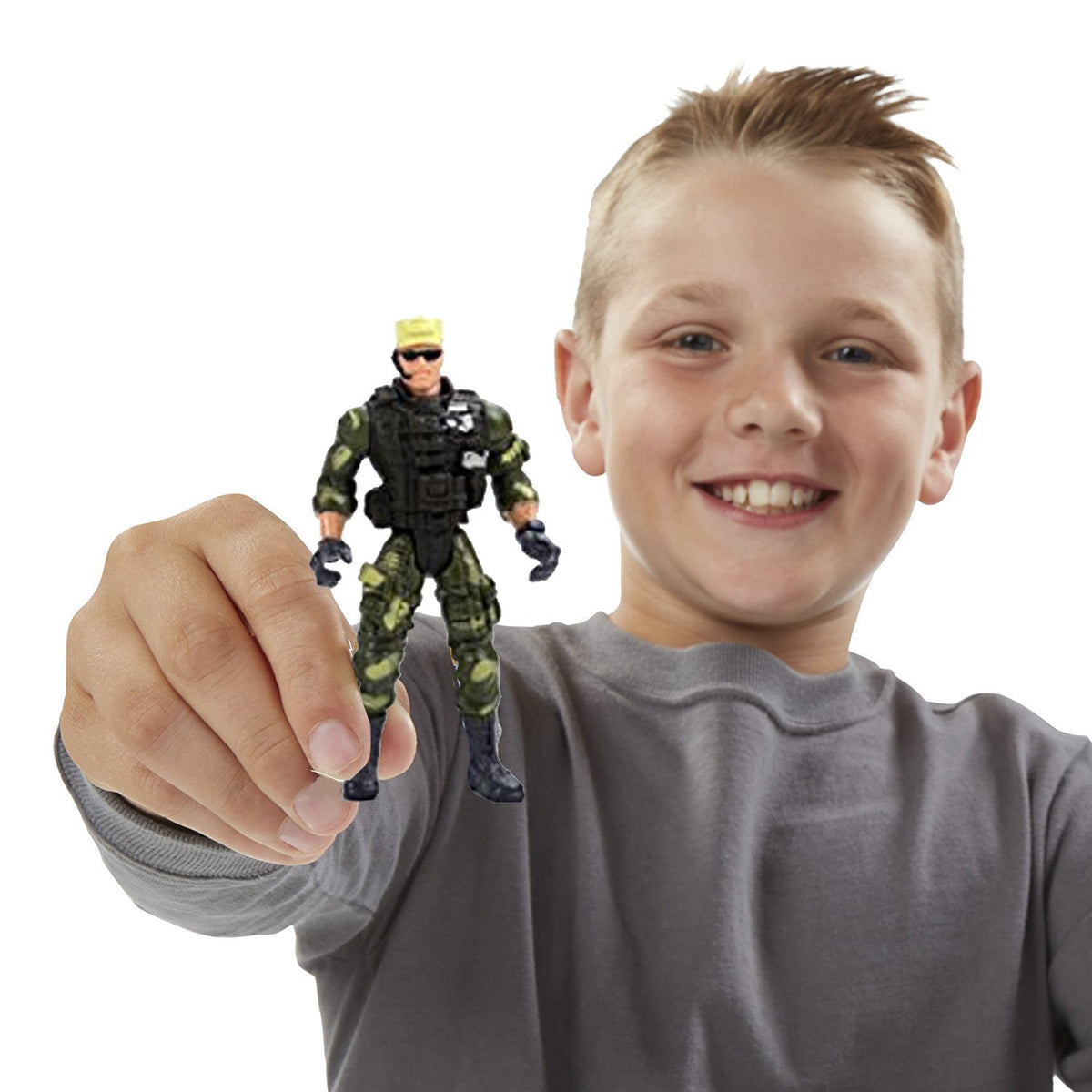 Liberty Imports US Army men with weapons kit supports dynamic storytelling and skills.