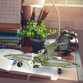 LILCRUIBAO Display-Ready Airplane provides a striking shelf display.