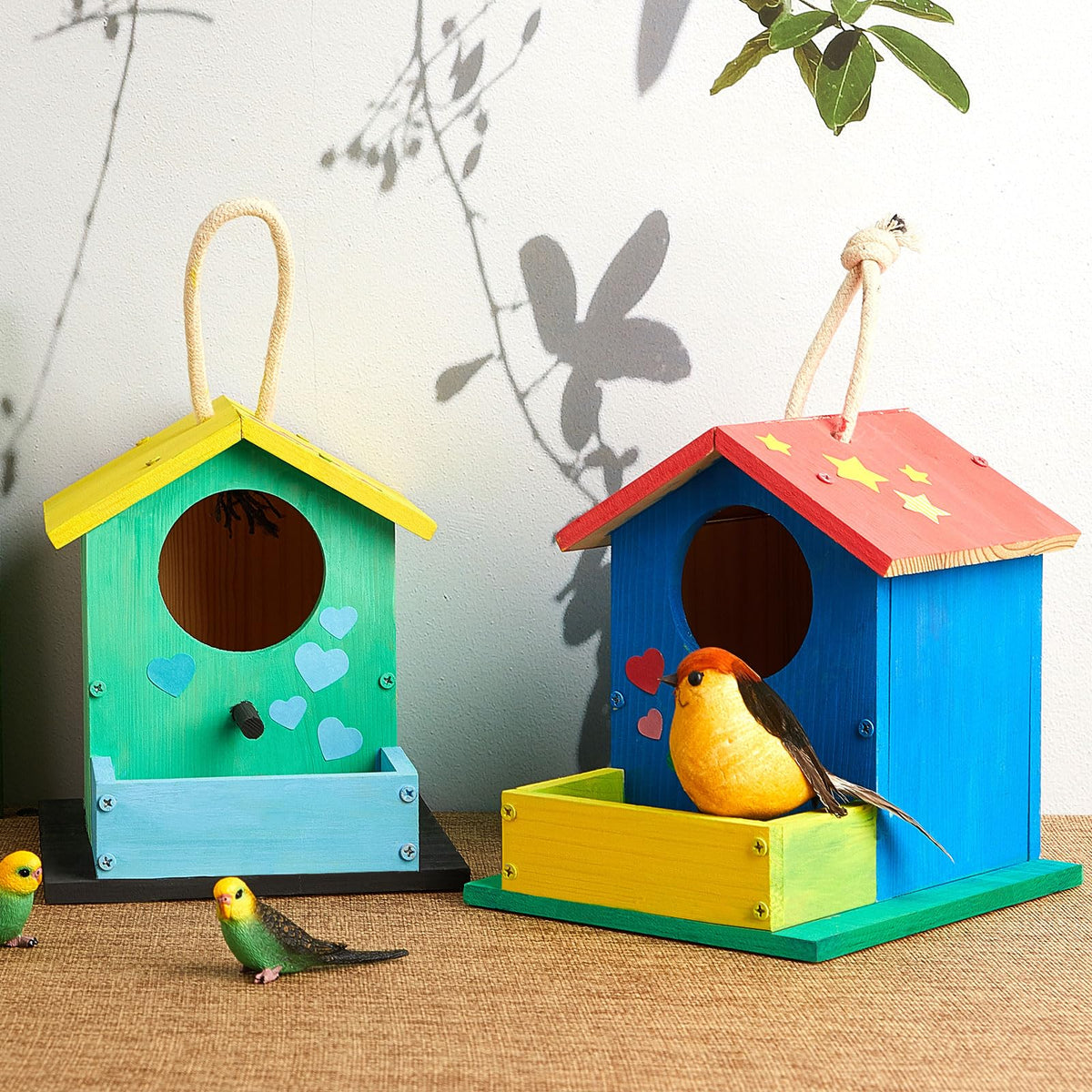 Liliful birdhouse kit screws and components simplify assembly for beginners.