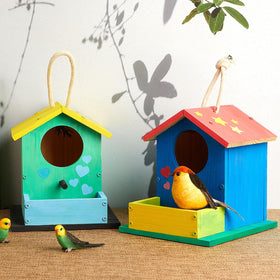 Liliful birdhouse kit screws and components simplify assembly for beginners.