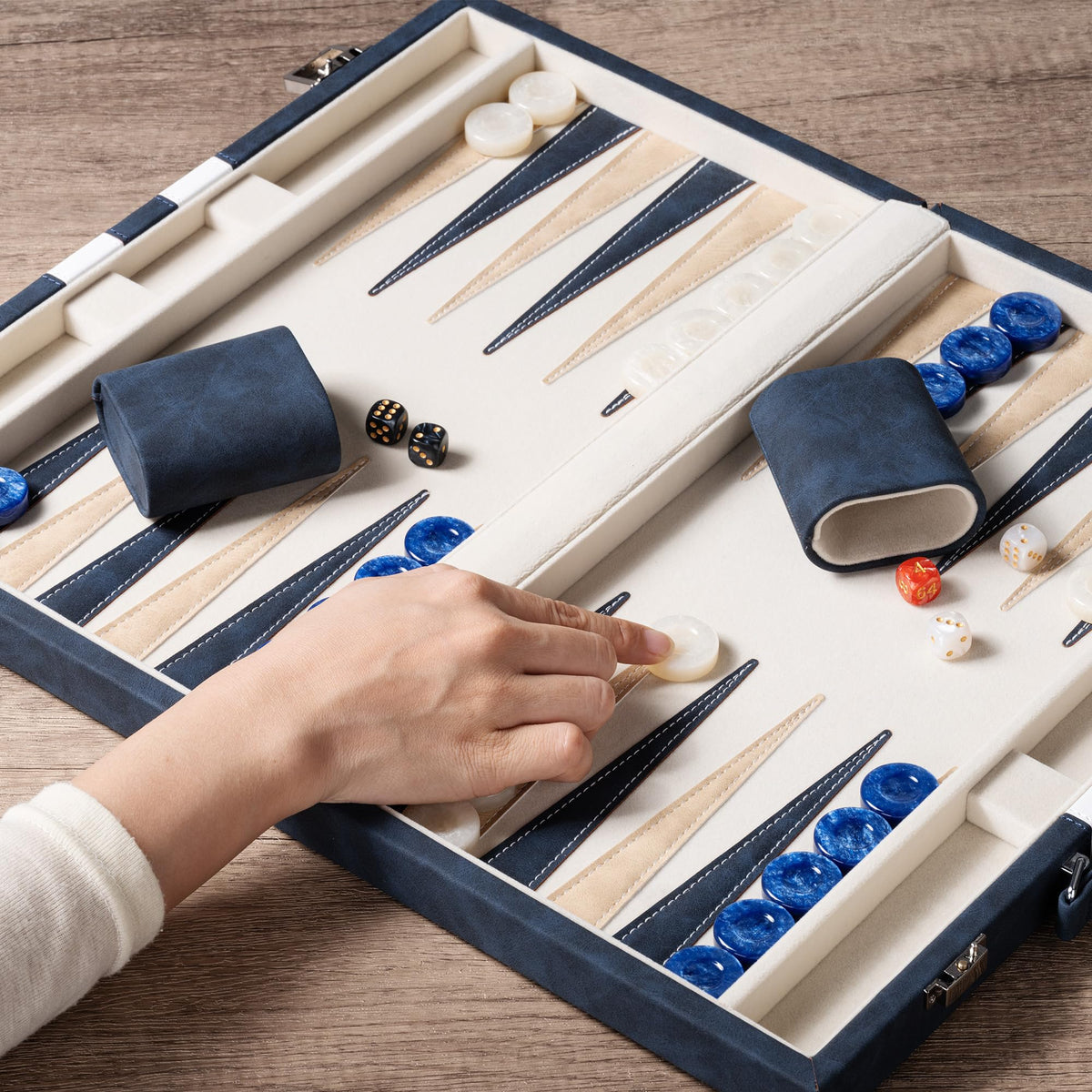 Lingle backgammon 15-inch blue metal latches ensure secure closure during travel