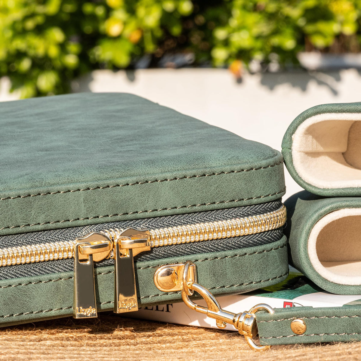 Lingle backgammon branding on case for stylish game kit