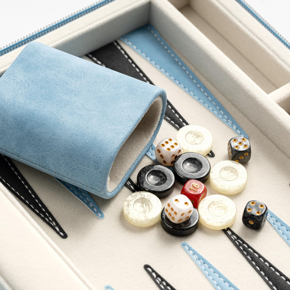 Lingle backgammon chips faux horn 30-count for smooth tactile gameplay.
