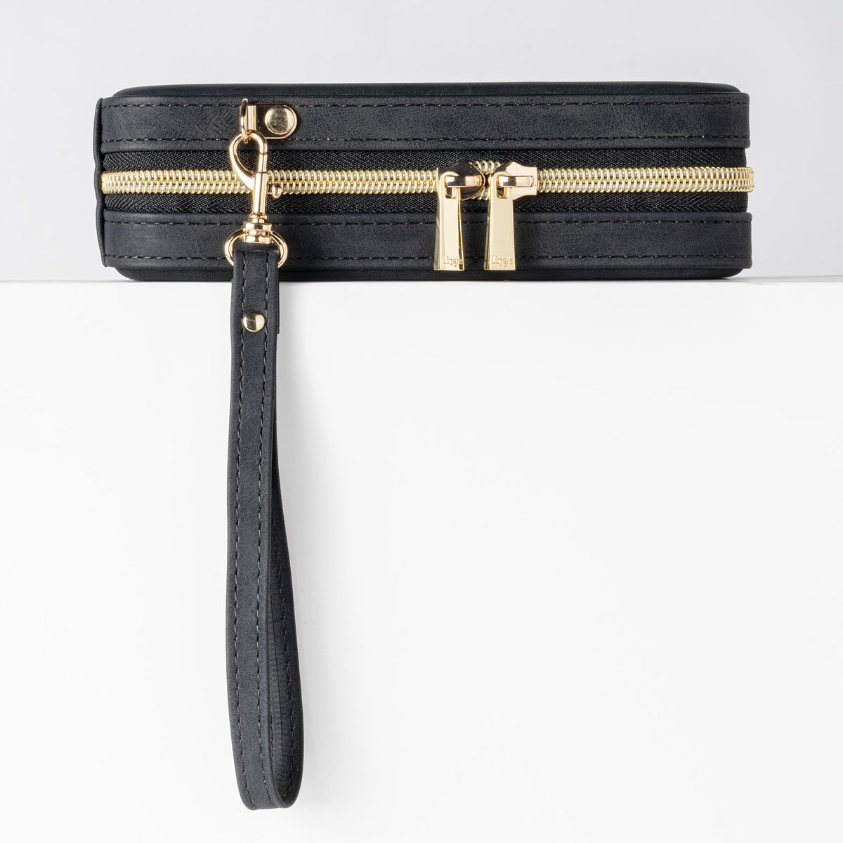 Lingle backgammon portable handle for easy carrying.