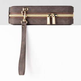 Lingle backgammon set features a sturdy metal zipper and handle