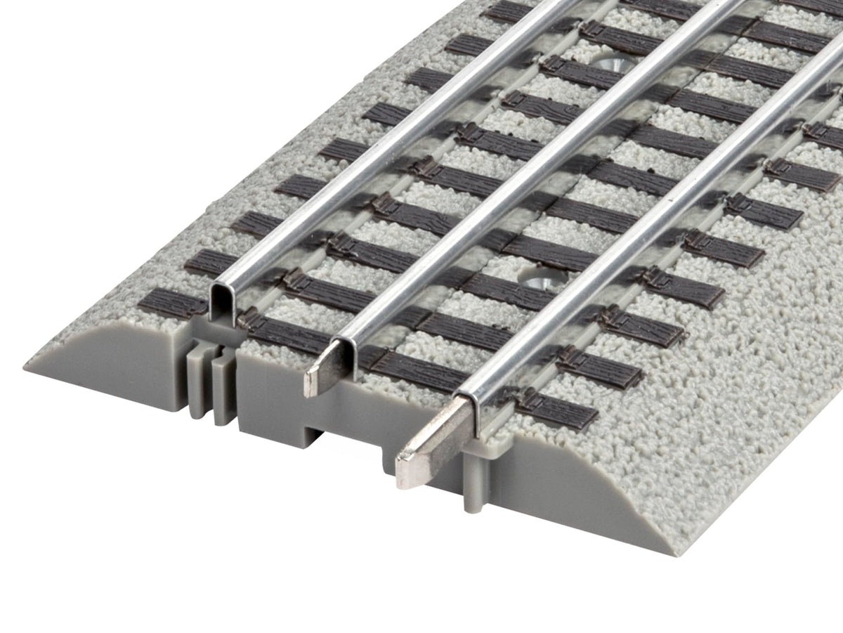 Lionel FasTrack snap-together installation ensures quick assembly and reliable operation.