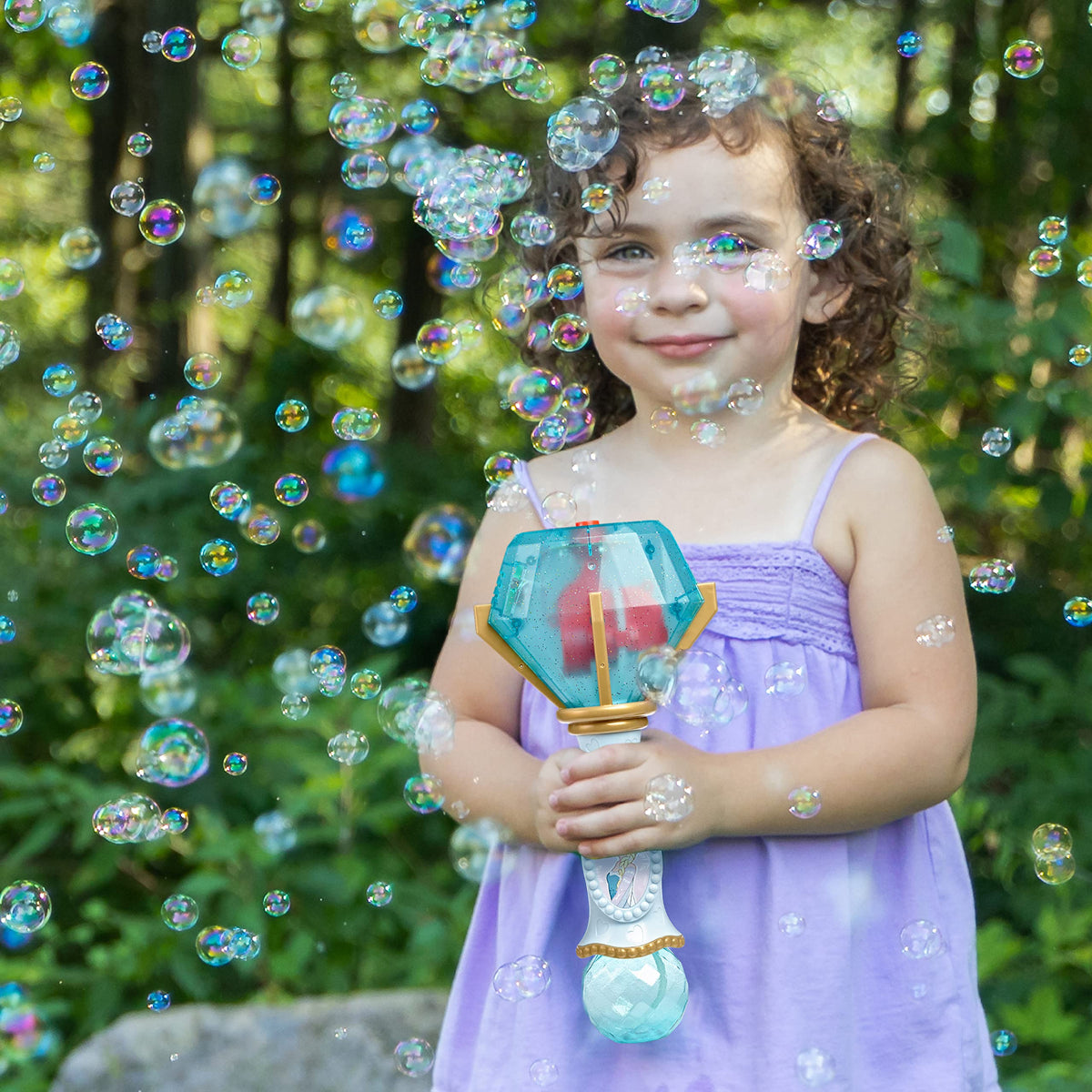 Little Kids Elsa bubble wand with 4oz solution enables bubbly adventures.