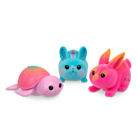 Little Live Pets NeeDees Candy fur close-up highlights the soft, candy-colored texture for cozy play
