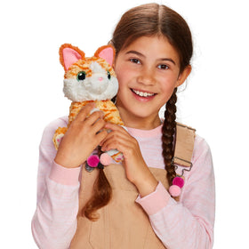 Little Live Pets Scruff-a-Luvs grooming session inspires imaginative play.