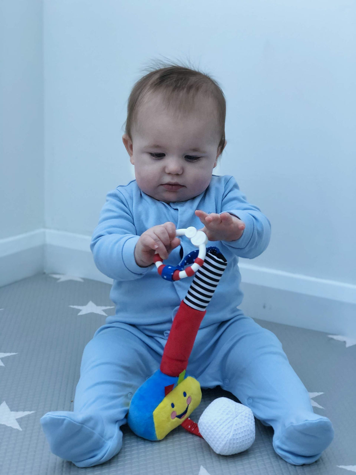 Little Sport Star newborn golf club aids early exploration and development.