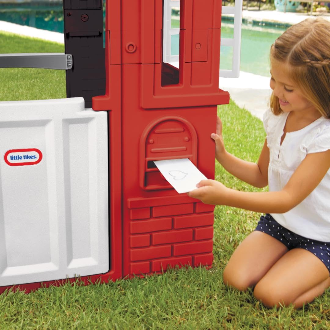 Little Tikes Cape Cottage Red flag holder adds outdoor adventure flair.