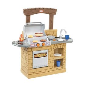 Little Tikes Cook 'n Play Outdoor BBQ brown oven door invites imaginative meals.