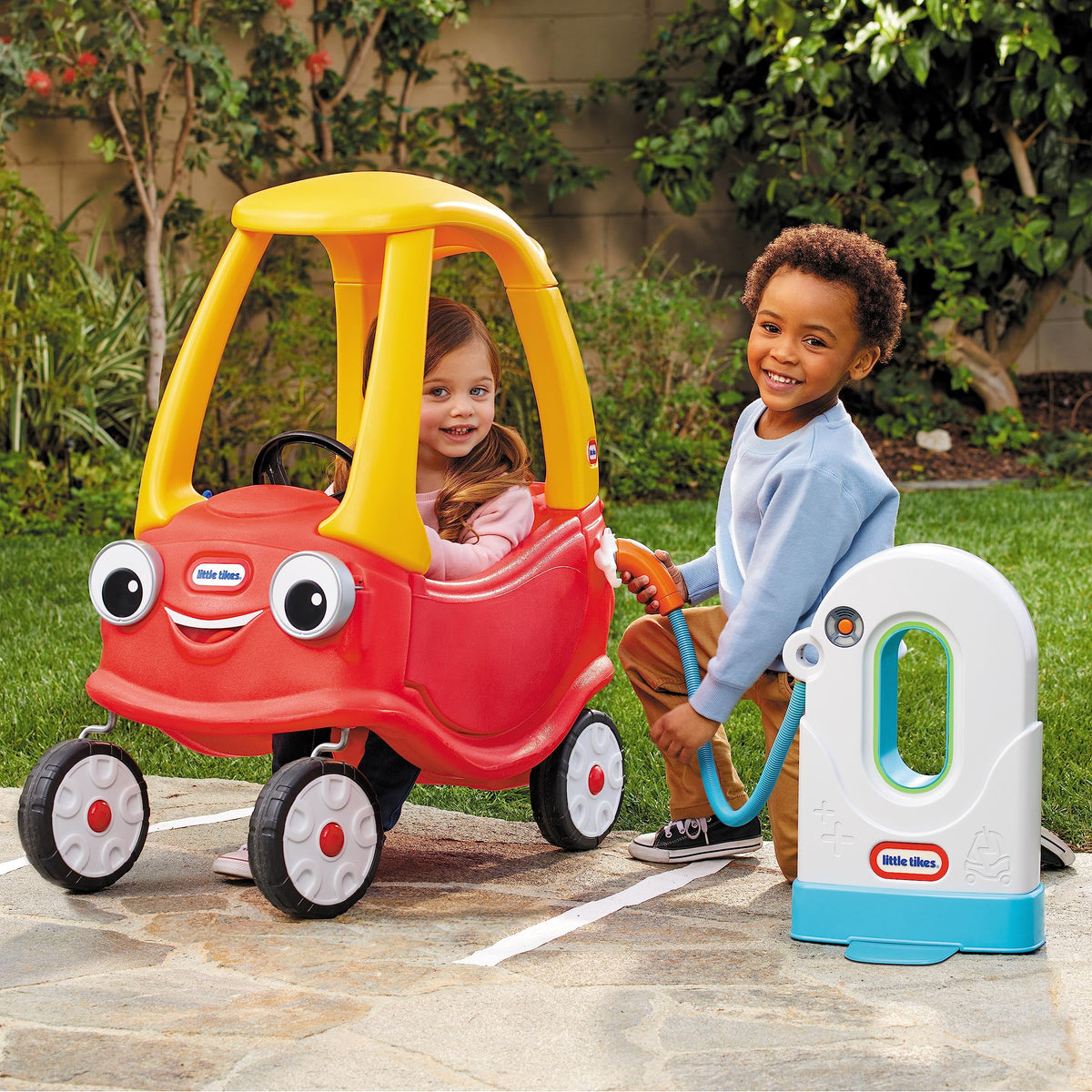 Interactive lights and sounds on the Cozy E-Charging Station enhance pretend play sessions.