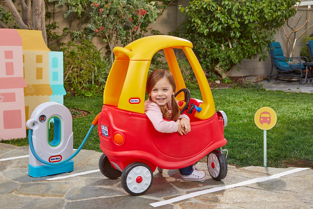 Sturdy wide base keeps the Cozy E-Charging Station stable during play.