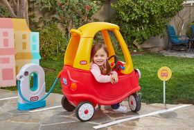 Sturdy wide base keeps the Cozy E-Charging Station stable during play.