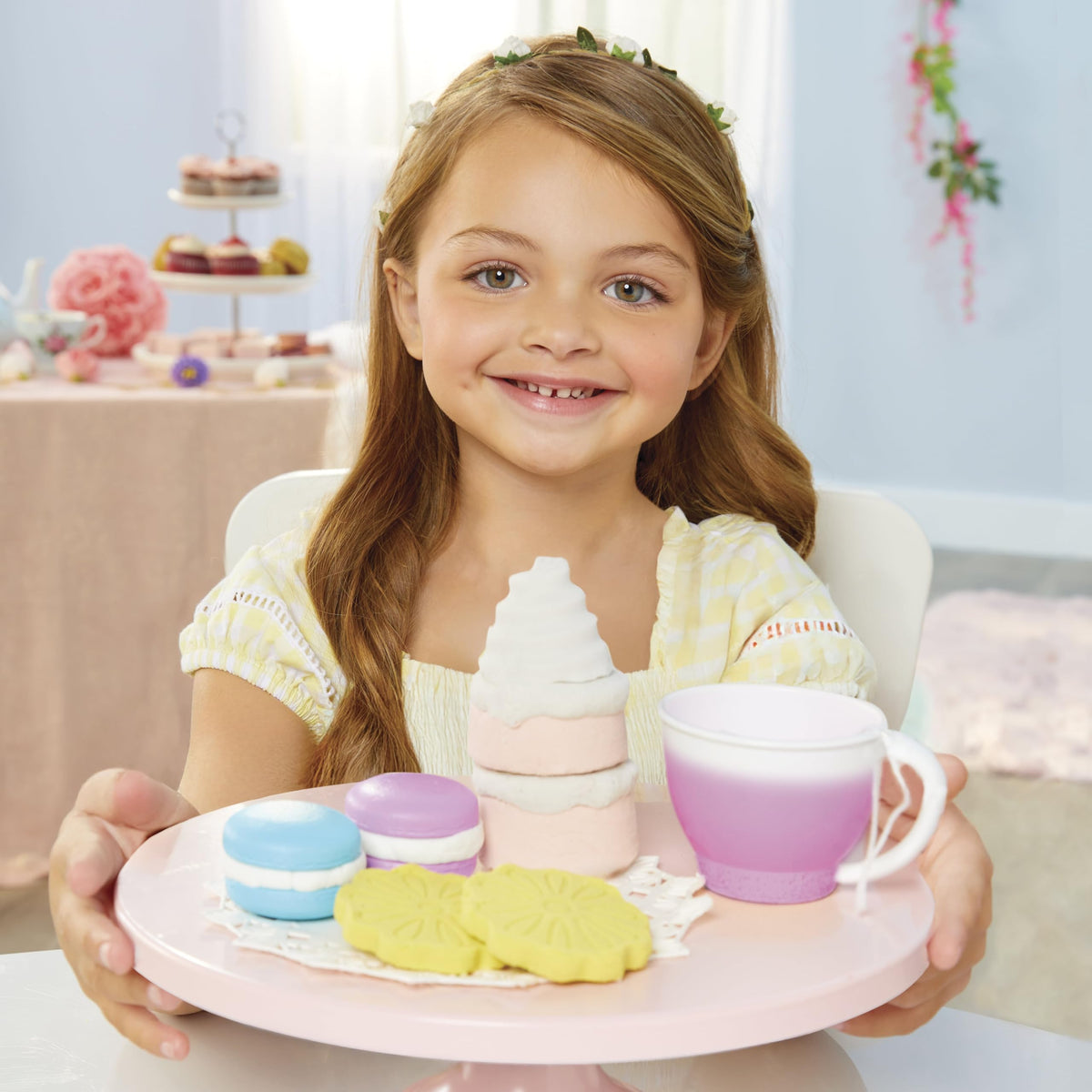 Little Tikes Creative Chefs Make-It! Mix play sand for tactile, reusable pretend ingredients for creative play