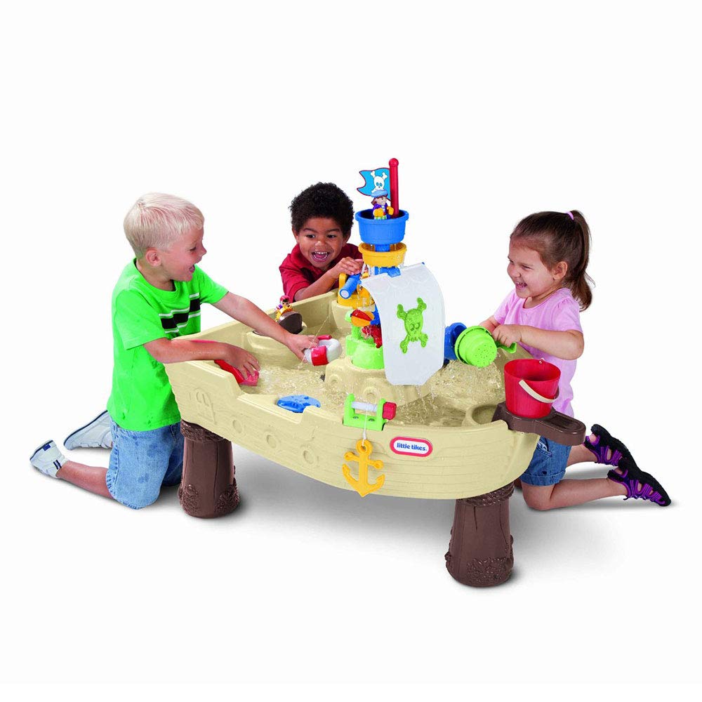 Little Tikes crow's nest water flow showing pouring play and splashes.