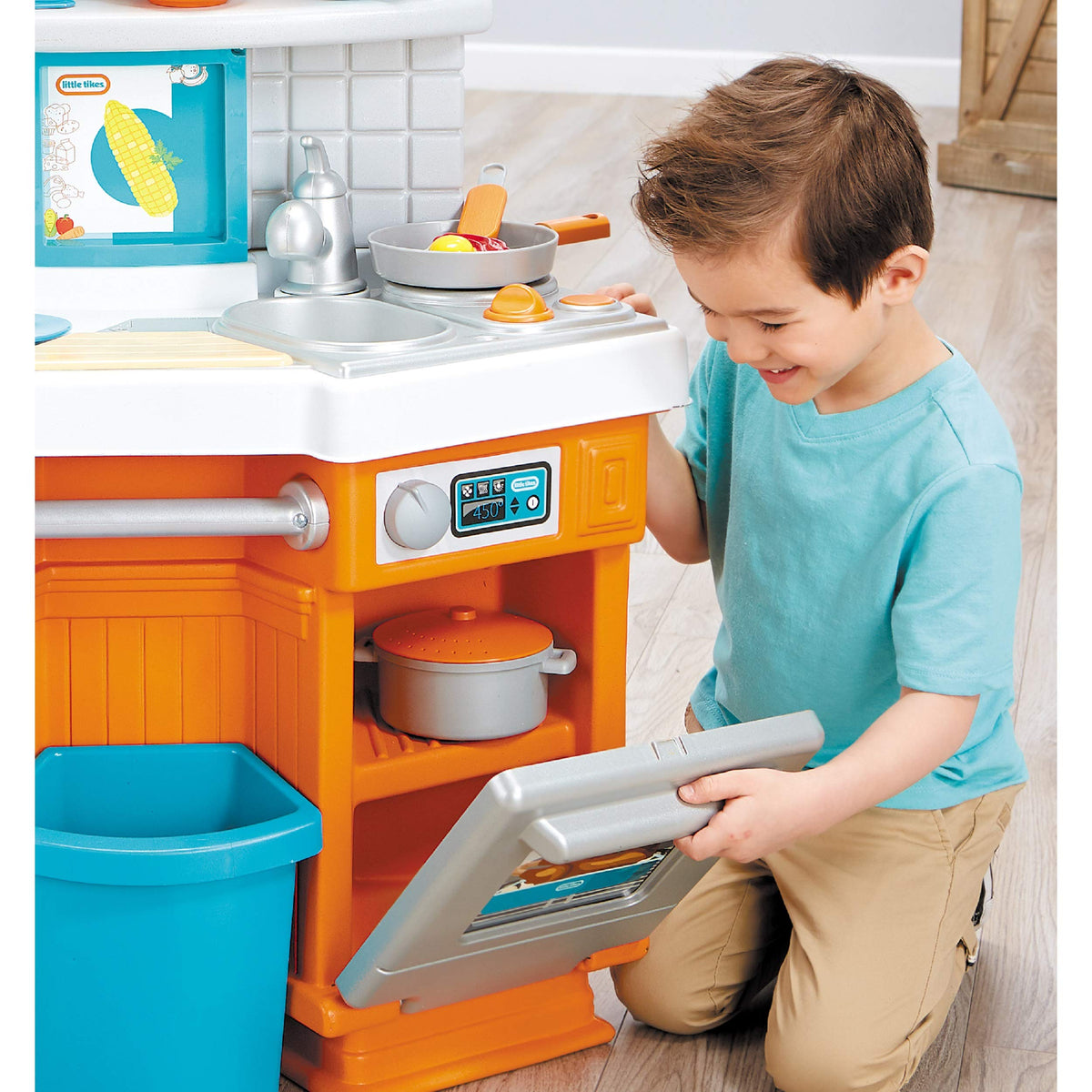 Little Tikes Home Grown Kitchen oven door open feature inspires imaginative cooking play