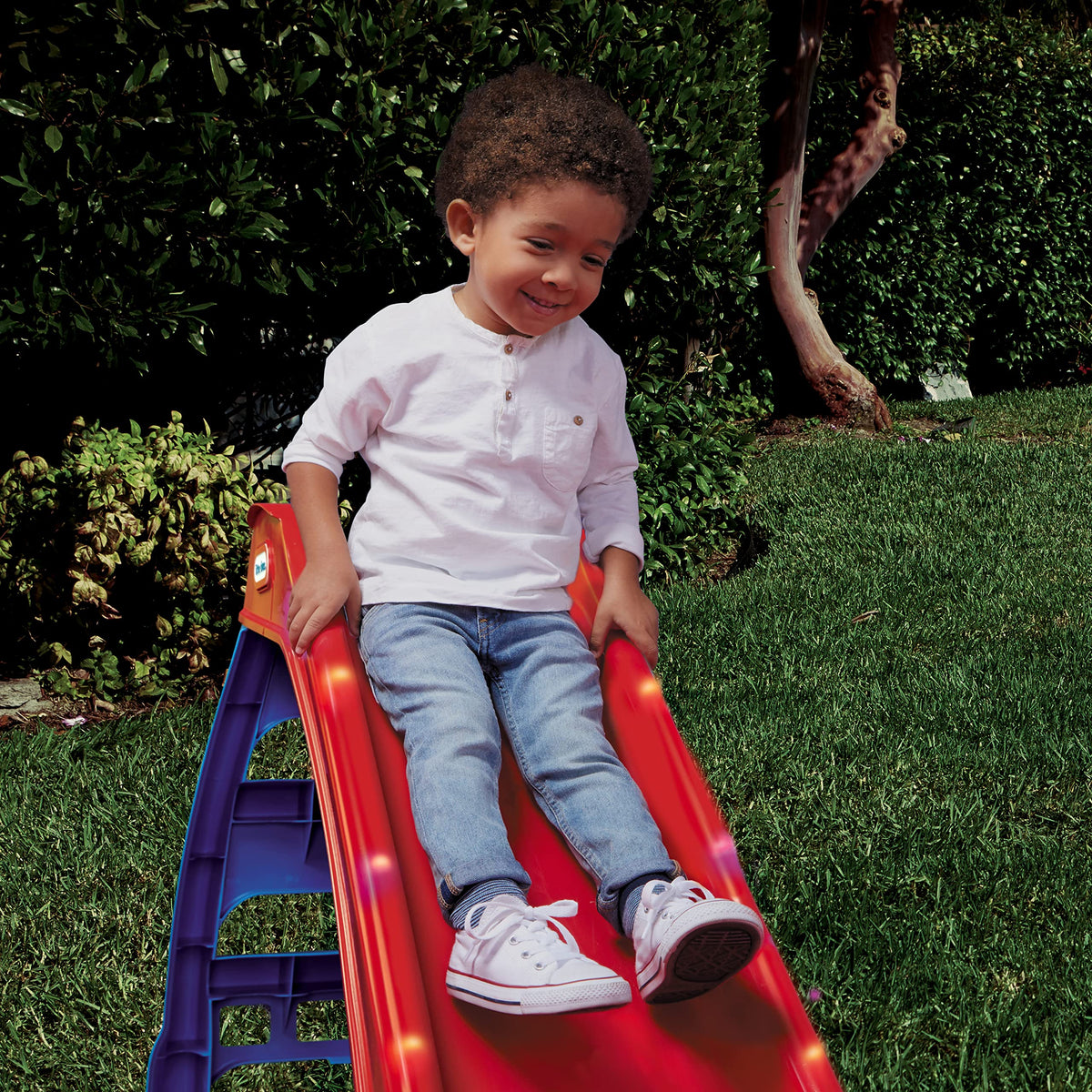 Removable steps on the Little Tikes slide enable easy storage after playtime.