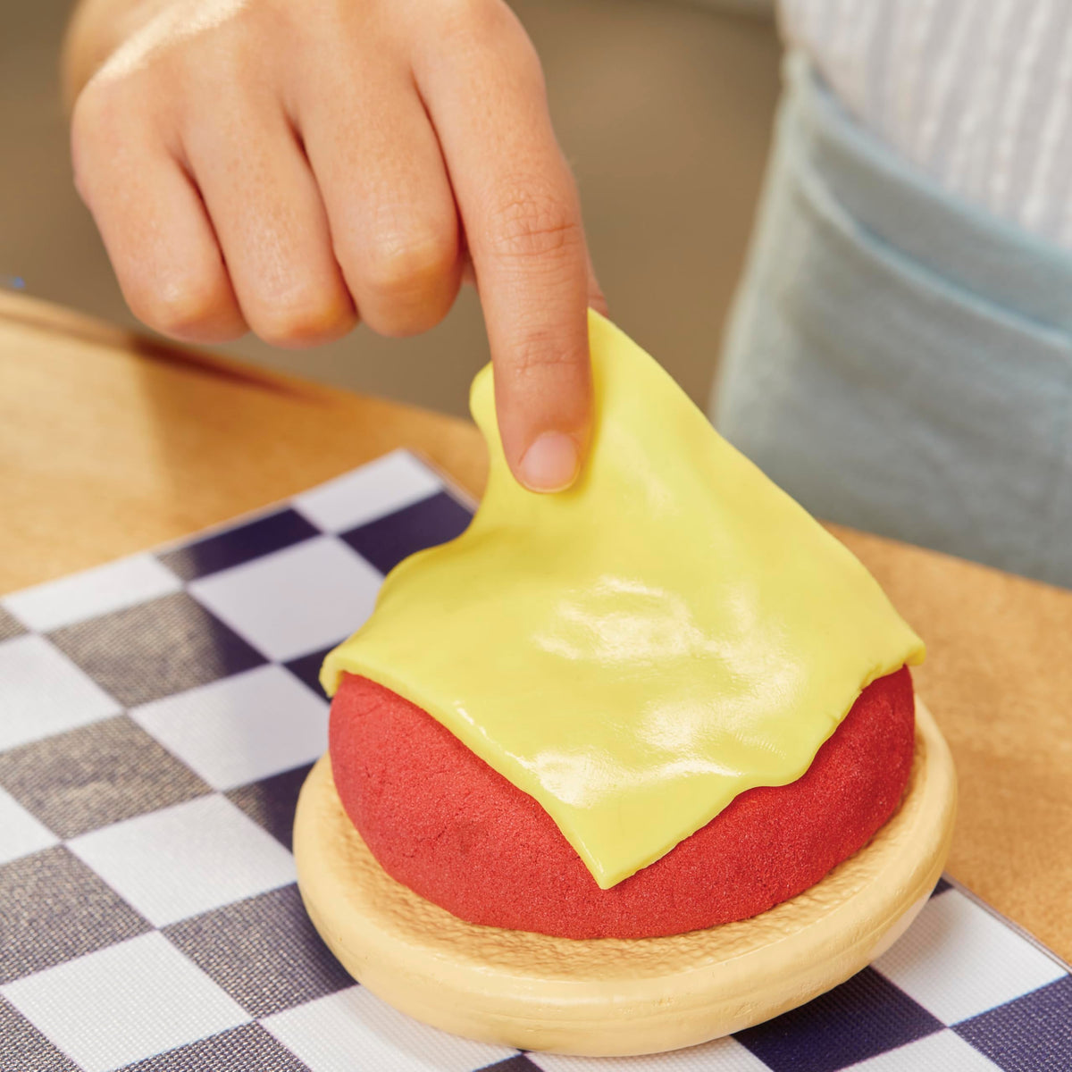 Little Tikes Make-It! Mix play sand is reusable and non-edible
