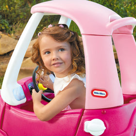 Steering wheel with horn and ignition switch adds interactive cues