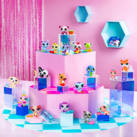 Two-inch Littlest Pet Shop bobblin’ pets for creative play and display collections.