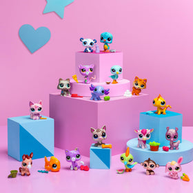 Littlest Pet Shop blind box unboxing reveals a bobblin’ pet.
