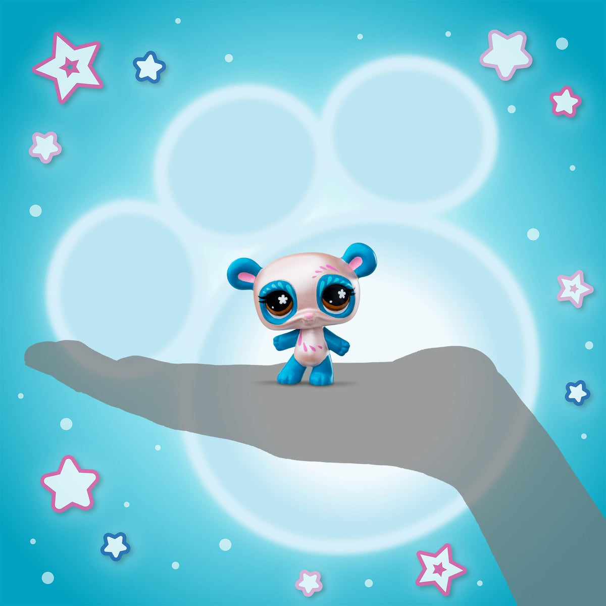 Series 4 packaging design adds bold style to Littlest Pet Shop set.
