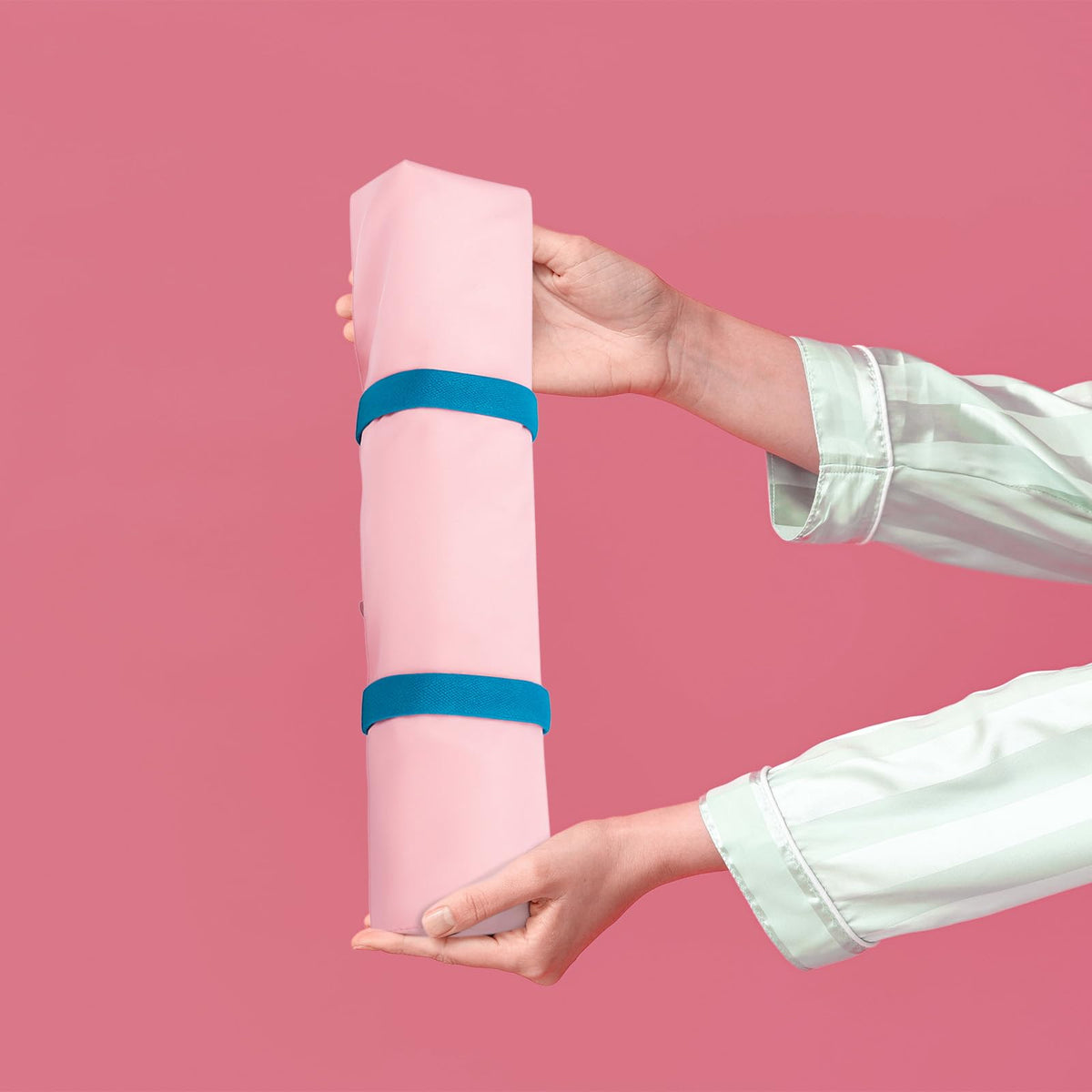 Locmeo oxford cloth bag in pink combines durability with stylish design.