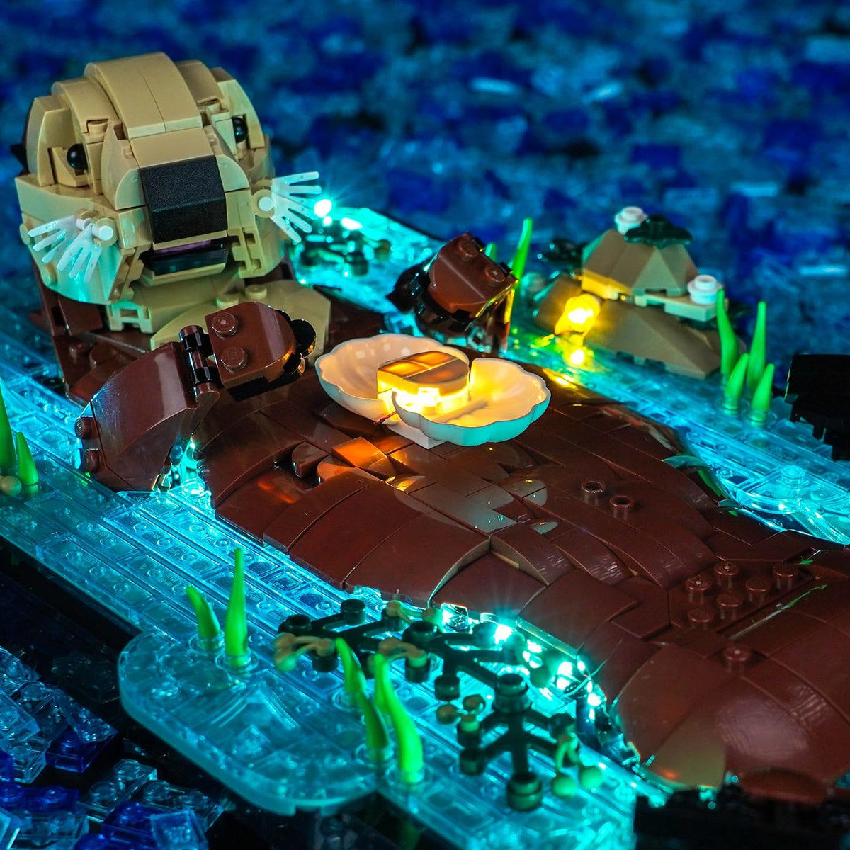 LocoLee USB-powered lighting demo showing brighter brightness via USB