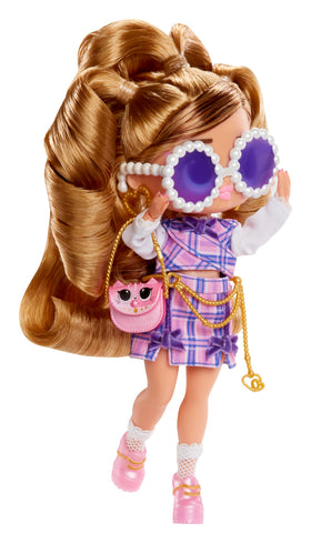 LOL Surprise Tweens Freshest fashion ensemble invites mix-and-match styling and storytelling.