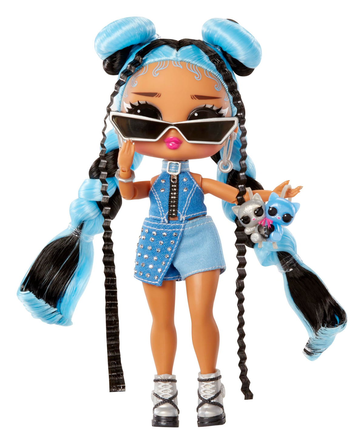 LOL Surprise Tweens Core Doll poseable figure enables dynamic posing during storytelling.